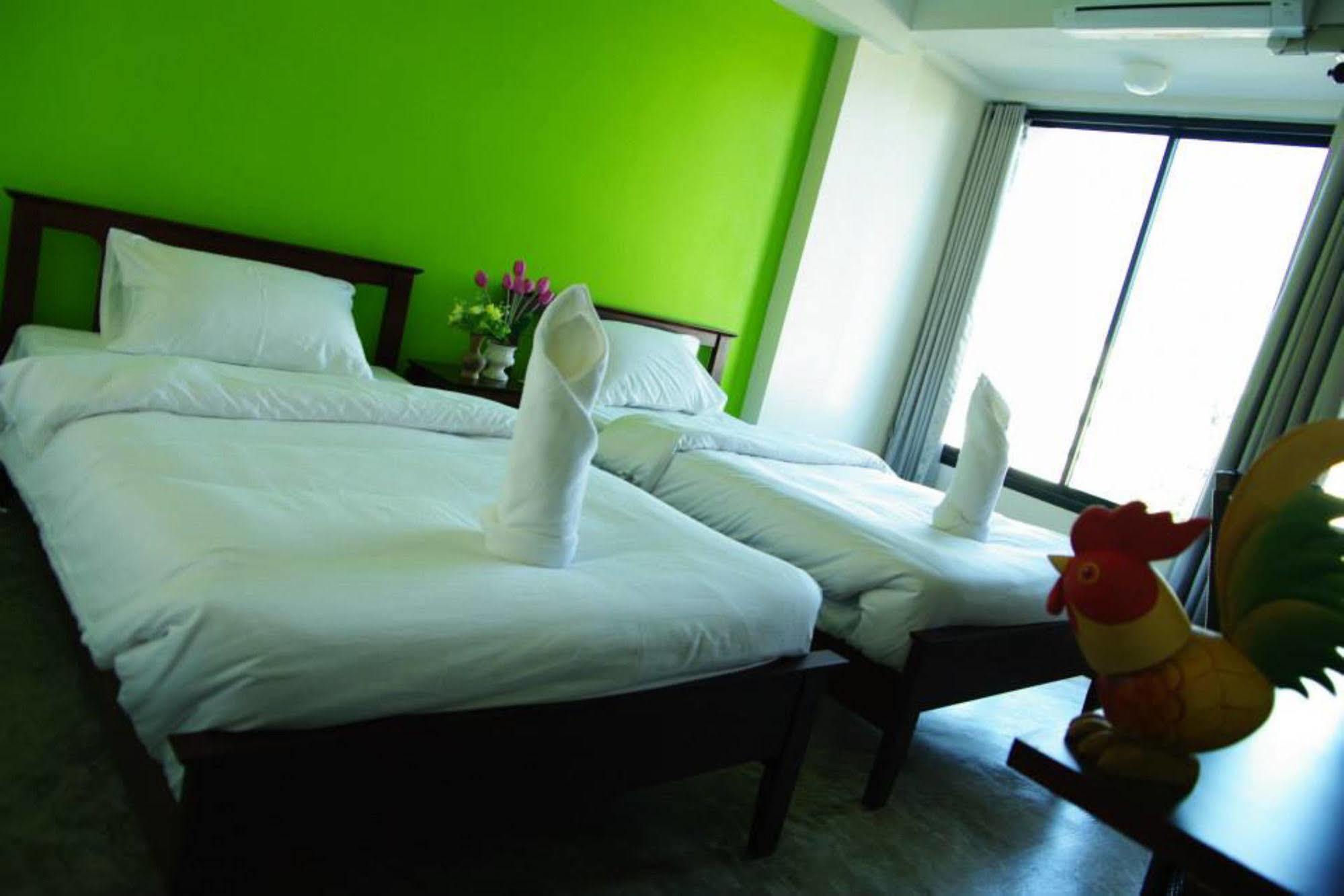 Oyo 233 Sunshine House Hotel Chiang Mai Exterior foto
